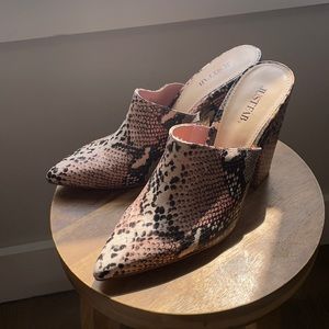🌸Pink Snakeskin Mules 🌸 size 8.5